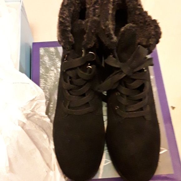 Neew Booties - Picture 6 of 6